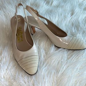 Vintage Ferragamo cream leather sling back. Sz 8AA